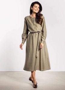 Sukienka rozkloszowana z długim rękawem i paskiem zielona. Zielone sukienki Infinite You, do pracy, l, bez wzorów, biznesowe, bez kołnierzyka, bez ramiączek, koszulowe. Za 349,00 zł.