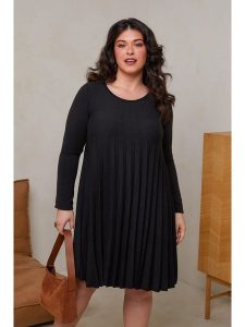 Curvy Lady Sukienka w kolorze czarnym rozmiar: 44/46. Czarne sukienki Curvy Lady, bez wzorów, klasyczne, bez kołnierzyka, bez ramiączek, midi. Za 113,90 zł.