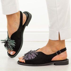 Czarne płaskie sandały damskie Potocki 43349. Czarne sandały POTOCKI, z aplikacjami, ze skóry, bez obcasa, na płaskiej podeszwie, bez zapięcia. Za 159,00 zł.