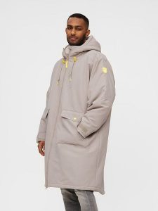 Derbe Parka w kolorze beżowym rozmiar: L. Brązowe płaszcze Derbe, l, bez wzorów, bez kaptura. Za 409,97 zł.