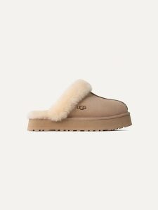 UGG Skórzane kapcie "Disquette" w kolorze beżowym rozmiar: 36. Brązowe kapcie Ugg, bez wzorów, ze skóry. Za 269,75 zł.