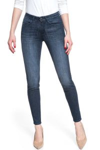 WRANGLER SKINNY TINGY BLUE W28KHV32P 112128277. Niebieskie rurki Wrangler, z jeansu. W wyprzedaży za 89,99 zł.