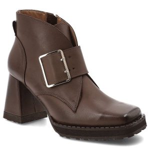 Brązowe Botki Armodo Eleganckie Obuwie Damskie. Brązowe botki Armodo, bez wzorów, ze skóry, bez obcasa, na obcasie, bez zapięcia. Za 424,99 zł.