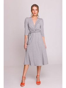 Stylove Sukienka w kolorze szarym rozmiar: M. Szare sukienki Stylove, m, bez wzorów, bez kołnierzyka, bez ramiączek, midi. Za 300,92 zł.