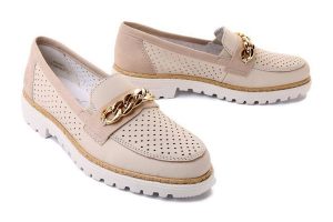 RIEKER 54852-60 beige, półbuty damskie. Brązowe półbuty Rieker, na lato, w ażurowe wzory, bez obcasa, na obcasie, bez zapięcia. Za 159,95 zł.
