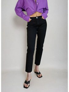 Monki Dżinsy - Slim fit - w kolorze czarnym rozmiar: W29. Czarne jeansy Monki, z aplikacjami, z bawełny, z podwyższonym stanem. Za 63,95 zł.