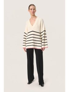 Soaked in Luxury Sweter w kolorze kremowo-czarnym rozmiar: L. Brązowe swetry oversize Soaked in Luxury, l, bez wzorów, ze splotem, bez ramiączek. Za 208,45 zł.