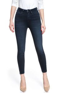 SPODNIE DAMSKIE LEE Scarlett High Zip MULBERRY L31BFGIT 112107014. Fioletowe rurki Lee, z jeansu. W wyprzedaży za 99,99 zł.