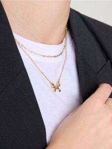Naszyjnik 2 pack - złoty. Żółte naszyjniki Sinsay, złote. W wyprzedaży za 5,99 zł.