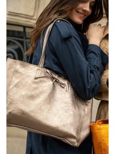 Victor & Hugo Paris Skórzany shopper bag "Vog" w kolorze złotym - 50 x 28 x 12 cm rozmiar: onesize. Żółte shopper bag Victor & Hugo Paris, bez wzorów, z materiału, na ramię, bez dodatków. Za 309,65 zł.