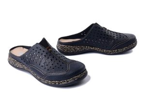 RIEKER 46395-14 blue, klapki damskie. Niebieskie klapki Rieker, w ażurowe wzory, z gumy, bez obcasa. Za 299,90 zł.