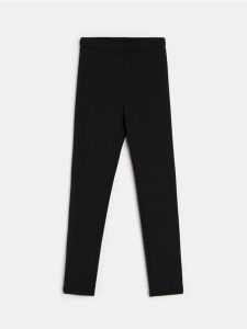 Legginsy z futerkowym ociepleniem w środku - czarny. Czarne legginsy Sinsay, bez wzorów. Za 39,99 zł.