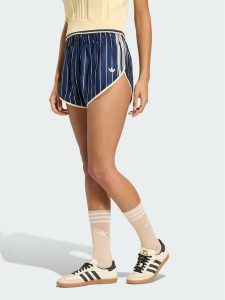 Adidas Szorty sportowe PINSTRIPE FIREBIRD Niebieski jasny Loose Fit. Niebieskie spodenki sportowe ADIDAS, s, bez wzorów. Za 219,99 zł.