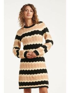Smashed Lemon Sukienka dzianinowa w kolorze beżowym rozmiar: XS. Brązowe sukienki Smashed Lemon, na co dzień, xs, bez wzorów, z dzianiny, bez kołnierzyka, bez ramiączek, midi, proste. Za 143,99 zł.