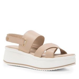 Sandały Lasocki. Brązowe sandały Lasocki, bez wzorów, bez obcasa, na koturnie, bez zapięcia. Za 159,99 zł.