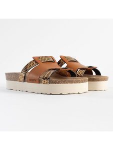 Sunbay Klapki w kolorze jasnobrązowym rozmiar: 39. Brązowe klapki Sunbay, bez wzorów, z materiału, z otwartym noskiem, bez obcasa. Za 136,13 zł.