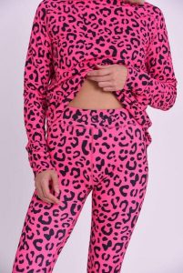 Legginsy termoaktywne - Hotel California Pink Leopard Damskie. Czerwone legginsy OOSC, bez wzorów, z materiału, z podwyższonym stanem, długie. Za 269,99 zł.
