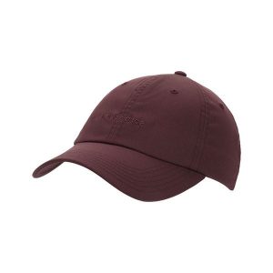 Czapka damska New Balance LAH51010FDP – bordowa. Czerwone czapki New Balance, bez wzorów, z materiału, sportowe. Za 109,99 zł.