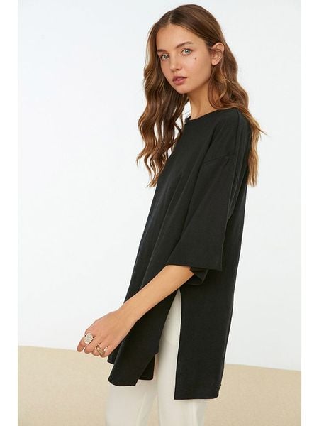 Trendyol Koszulka w kolorze czarnym rozmiar: XS. Czarne bluzki Trendyol, xs, bez wzorów, z bawełny, bez kołnierzyka, bez ramiączek. Za 46,45 zł.