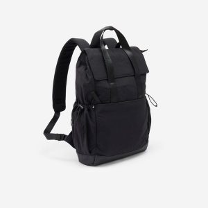 Second Life - Plecak z kieszenią na laptopa 10 L - Stan Doskonały. Czarne plecaki DECATHLON. Za 79,99 zł.
