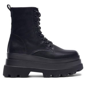 Trzewiki Jenny Fairy. Czarne botki Jenny Fairy, bez wzorów, bez obcasa, na płaskiej podeszwie, bez zapięcia. Za 199,99 zł.