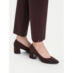 Półbuty Lasocki. Brązowe czółenka Lasocki, bez wzorów, bez obcasa, na obcasie, bez zapięcia. Za 249,99 zł.