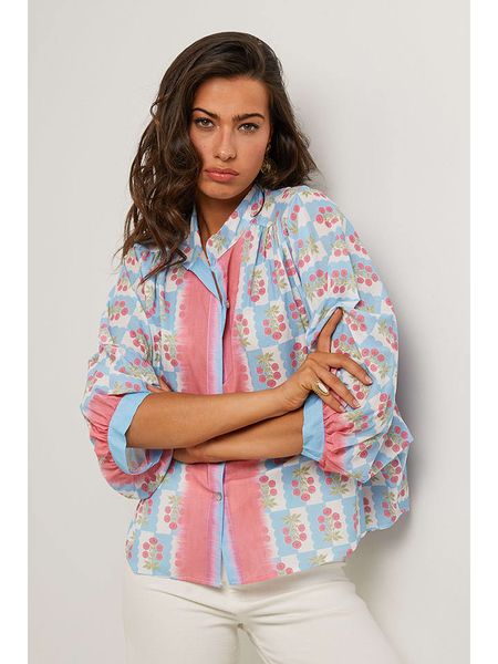 Le Monde du Lin Bluzka w kolorze błękitno-jasnoróżowym rozmiar: 38/40. Niebieskie bluzki Le Monde du Lin, bez wzorów, z bawełny, klasyczne, bez kołnierzyka, bez ramiączek. Za 140,20 zł.