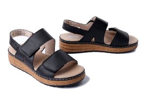 RIEKER 62761-00 black, sandały damskie. Czarne sandały Rieker, bez wzorów, z gumy, bez obcasa, bez zapięcia. Za 237,93 zł.