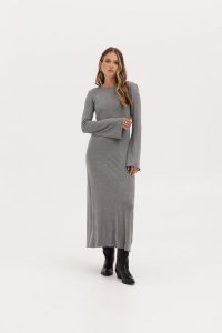 SUKIENKA OLA SZARA S - Flawless. Szare sukienki Flawless, na co dzień, s, bez wzorów, z elastanu, boho, bez kołnierzyka, bez ramiączek, maxi, dopasowane. Za 323,00 zł.