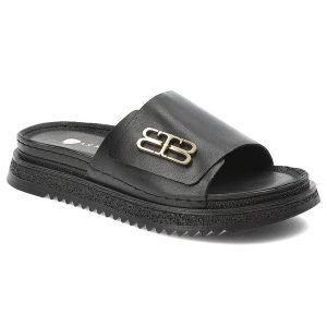 Czarne Klapki Armodo Modne Wsuwane Obuwie Damskie. Czarne klapki Armodo, bez wzorów, z materiału, bez obcasa, na płaskiej podeszwie. Za 229,00 zł.