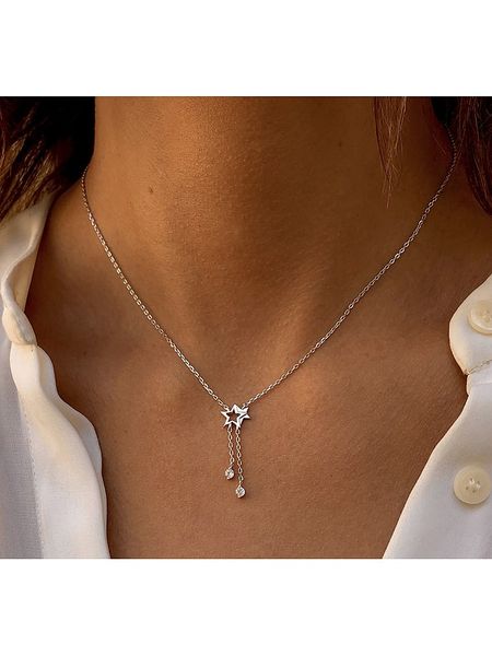 Les Petites Précieuses Srebrny naszyjnik z elementem ozdobnym - dł. 40 cm rozmiar: onesize. Szare naszyjniki Les Petites Précieuses, z cyrkonią, srebrne. Za 83,62 zł.