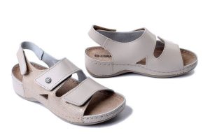 DR. BRINKMANN 710221-08 beige, sandały damskie. Brązowe sandały Dr. Brinkmann, bez wzorów, ze skóry, bez obcasa, bez zapięcia. Za 185,43 zł.