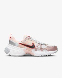 Buty do biegania damskie Nike V2K Run. Czerwone buty sportowe Nike, bez wzorów, bez zapięcia, do biegania. Za 379,99 zł.