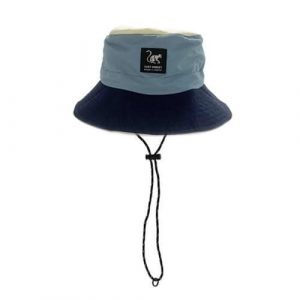 Wodoodorny kapelusz trekkingowy – składany (Granatowy/Beżowy). Czerwone kapelusze SURF MONKEY, bez wzorów. Za 139,95 zł.