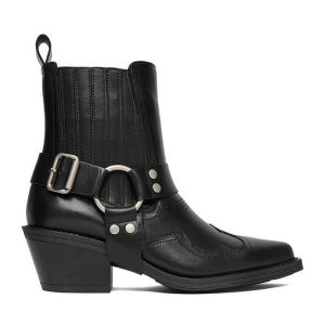 Kowbojki Badura. Czarne botki Badura, bez wzorów, bez obcasa, na słupku, bez zapięcia. Za 429,99 zł.