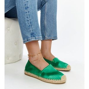 Zielone espadryle z połyskiem na platformie Caithlin. Zielone espadryle bez wzorów, z tkaniny, bez obcasa, na platformie. Za 78,15 zł.