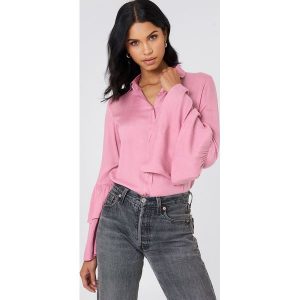 Josefin Ekström for NA-KD Koszula z rękawem z falbaną - Pink. Koszule marki Josefin Ekström for NA-KD. W wyprzedaży za 48,78 zł.