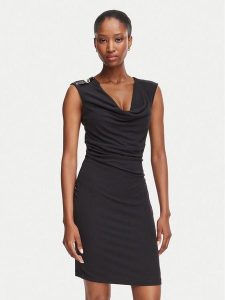 Guess Sukienka koktajlowa W6YK11 K4357 Czarny Slim Fit. Czarne kombinezony Guess, l, z aplikacjami, wizytowe, bez kołnierzyka, bez ramiączek. Za 434,99 zł.