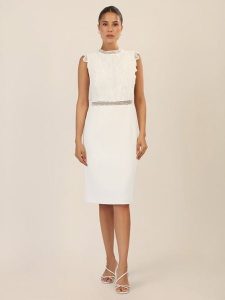 APART Sukienka w kolorze kremowym rozmiar: 46. Brązowe sukienki Apart, bez wzorów, z koronki, bez kołnierzyka, bez ramiączek, midi. Za 339,99 zł.