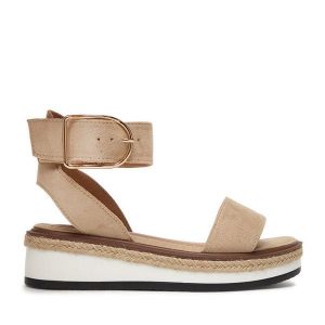 Sandały DeeZee. Brązowe sandały DeeZee, bez wzorów, bez obcasa, na płaskiej podeszwie, bez zapięcia. Za 119,99 zł.