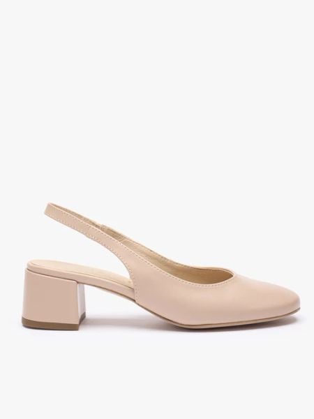 Beżowe czółenka slingback bez pięty. Brązowe czółenka Ryłko, bez wzorów, z gumy, z okrągłym noskiem, bez obcasa, na obcasie, bez zapięcia. Za 379,99 zł.
