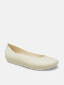 Crocs Baleriny "Brooklyn" w kolorze kremowym rozmiar: 37/38. Brązowe balerinki Crocs, bez wzorów, bez obcasa, bez zapięcia. Za 149,31 zł.