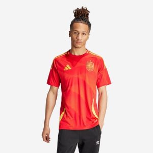 Koszulka piłkarska drużyny Hiszpanii ADIDAS domowa. Czerwone bluzki ADIDAS, l, bez wzorów, sportowe, bez kołnierzyka, bez ramiączek. W wyprzedaży za 279,99 zł.