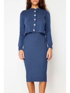 Trendyol 2-częściowy zestaw w kolorze niebieskim rozmiar: S. Niebieskie sukienki Trendyol, na imprezę, s, bez wzorów, ze splotem, bez kołnierzyka, bez ramiączek, midi. Za 74,46 zł.