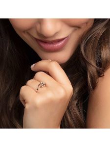 Thomas Sabo Pozłacany pierścionek z cyrkoniami rozmiar: 56. Czerwone pierścionki Thomas Sabo, z cyrkonią, pozłacane. Za 180,06 zł.