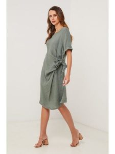 Lin Passion Lniana sukienka w kolorze khaki rozmiar: 40/42. Brązowe sukienki Lin Passion, na co dzień, bez wzorów, ze lnu, klasyczne, bez kołnierzyka, bez ramiączek, midi, proste. Za 143,99 zł.