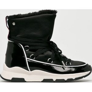 Tommy Hilfiger - Śniegowce. Buty zimowe marki TOMMY HILFIGER. W wyprzedaży za 399,90 zł.