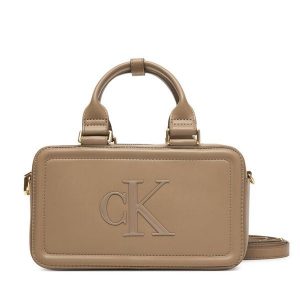 Torebka Calvin Klein. Brązowe torebki klasyczne Calvin Klein, bez wzorów, bez dodatków. Za 489,99 zł.