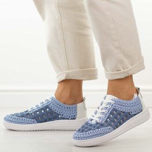 Niebieskie koronkowe półbuty damskie DiA 5951. Niebieskie półbuty DiA, na jesień, bez wzorów, z jeansu, bez obcasa, na płaskiej podeszwie, bez zapięcia. Za 249,00 zł.