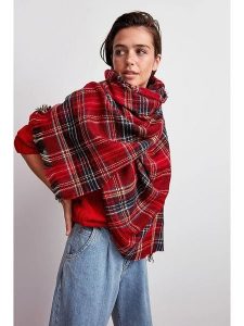 Trendyol Szal w kolorze czerwono-czarnym rozmiar: onesize. Czerwone szaliki Trendyol, bez wzorów, z materiału. Za 83,03 zł.